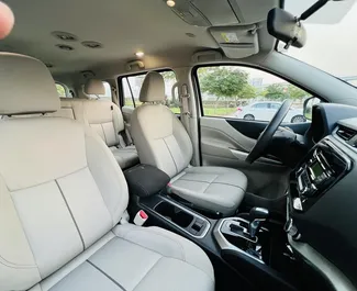 Nissan X-Terra 2022 的 Petrol 2.5L 发动机，在 在迪拜 出租。