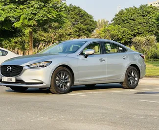 在 阿联酋 租赁 Mazda 6 2024 汽车，特点包括 ✓ 使用 Petrol 燃料和 182 马力 ➤ 起价 120 AED 每天。