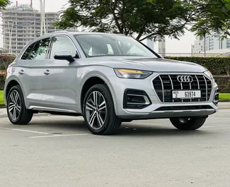 租车 Audi Q5 #8313 Automatic 在 在迪拜，配备 2.0L 发动机 ➤ 来自 萨拉 阿联酋。