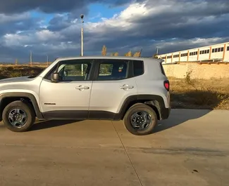 在 在格鲁吉亚 租赁 Jeep Renegade 2018 汽车，特点包括 ✓ 使用 Petrol 燃料和 147 马力 ➤ 起价 100 GEL 每天。