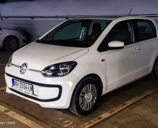 租赁 Volkswagen Up! 的正面视图，贝尔格莱德机场, 塞尔维亚 ✓ 汽车编号 #8370。✓ Manual 变速箱 ✓ 0 评论。