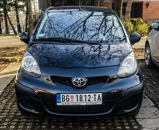 租车 Toyota Aygo #8367 Automatic 在 贝尔格莱德机场，配备 1.0L 发动机 ➤ 来自 苏珊娜 在塞尔维亚。