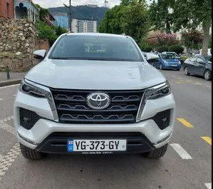 租赁 Toyota Fortuner 的正面视图，在第比利斯, 格鲁吉亚 ✓ 汽车编号 #8140。✓ Automatic 变速箱 ✓ 0 评论。