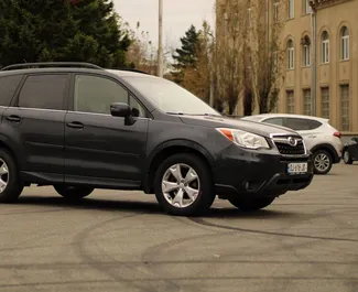 Subaru Forester 内饰，在格鲁吉亚 出租。一辆优秀的 5 座位车，配备 Automatic 变速箱。