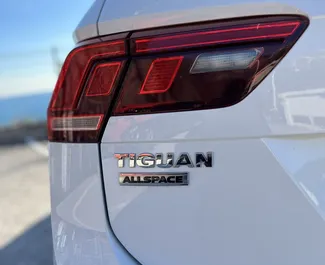 在 在黑山 租赁 Volkswagen Tiguan 2019 汽车，特点包括 ✓ 使用 Diesel 燃料和 150 马力 ➤ 起价 50 EUR 每天。