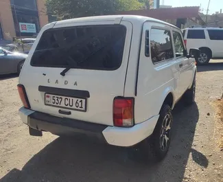 在 在亚美尼亚 租赁 Lada Niva 2022 汽车，特点包括 ✓ 使用 Petrol 燃料和 81 马力 ➤ 起价 41 USD 每天。