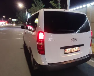 在 在亚美尼亚 租赁 Hyundai H1 2019 汽车，特点包括 ✓ 使用 Petrol 燃料和 178 马力 ➤ 起价 82 USD 每天。