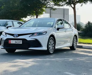 租赁 Toyota Camry 的正面视图，在迪拜, 阿联酋 ✓ 汽车编号 #8424。✓ Automatic 变速箱 ✓ 0 评论。