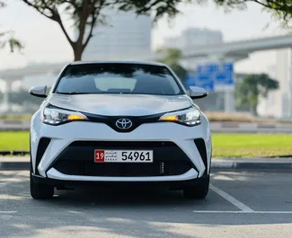 租车 Toyota C-HR #8425 Automatic 在 在迪拜，配备 2.0L 发动机 ➤ 来自 萨拉 阿联酋。