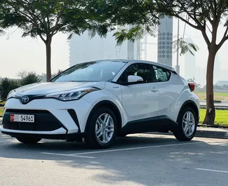 租赁 Toyota C-HR 的正面视图，在迪拜, 阿联酋 ✓ 汽车编号 #8425。✓ Automatic 变速箱 ✓ 2 评论。