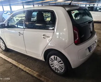 Volkswagen Up! 2019 在 贝尔格莱德机场 可租赁，具有 unlimited 里程限制。