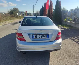 在 在阿尔巴尼亚 租赁 Mercedes-Benz C220 d 2010 汽车，特点包括 ✓ 使用 Diesel 燃料和 110 马力 ➤ 起价 27 EUR 每天。