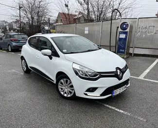 租赁 Renault Clio 4 的正面视图，在贝尔格莱德, 塞尔维亚 ✓ 汽车编号 #8768。✓ Manual 变速箱 ✓ 2 评论。