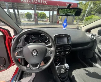 在 在塞尔维亚 租赁 Renault Clio 4 2019 汽车，特点包括 ✓ 使用 Petrol 燃料和 73 马力 ➤ 起价 25 EUR 每天。