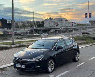 租赁 Opel Astra 的正面视图，在贝尔格莱德, 塞尔维亚 ✓ 汽车编号 #8712。✓ Automatic 变速箱 ✓ 6 评论。