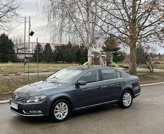 租赁 Volkswagen Passat 的正面视图，在贝尔格莱德, 塞尔维亚 ✓ 汽车编号 #8713。✓ Automatic 变速箱 ✓ 2 评论。