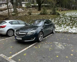 租赁 Opel Insignia 的正面视图，在贝尔格莱德, 塞尔维亚 ✓ 汽车编号 #8770。✓ Automatic 变速箱 ✓ 2 评论。