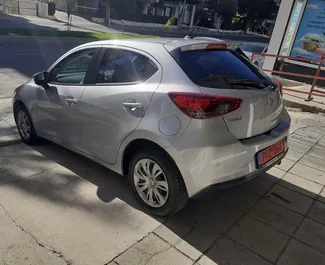 Mazda 2 租赁。在 在塞浦路斯 出租的 经济 汽车 ✓ Deposit of 350 EUR ✓ 提供 TPL, CDW 保险选项。