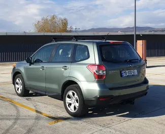 Subaru Forester 内饰，在格鲁吉亚 出租。一辆优秀的 5 座位车，配备 Automatic 变速箱。