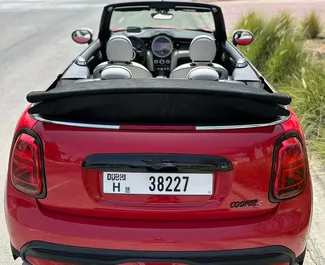 在 阿联酋 租赁 Mini Cooper S Cabrio 2024 汽车，特点包括 ✓ 使用 Petrol 燃料和 192 马力 ➤ 起价 310 AED 每天。