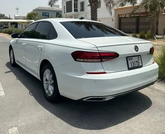 租车 Volkswagen Passat #8618 Automatic 在 在迪拜，配备 2.0L 发动机 ➤ 来自 安德里 阿联酋。