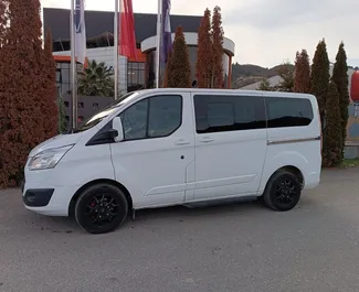 租赁 Ford Tourneo Custom 的正面视图，在地拉那, 阿尔巴尼亚 ✓ 汽车编号 #9033。✓ Manual 变速箱 ✓ 0 评论。