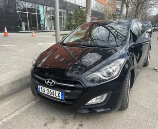 租赁 Hyundai i30 的正面视图，地拉那机场, 阿尔巴尼亚 ✓ 汽车编号 #9031。✓ Automatic 变速箱 ✓ 1 评论。