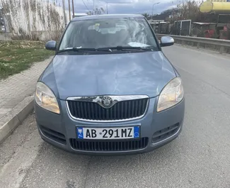 租赁 Skoda Fabia 的正面视图，地拉那机场, 阿尔巴尼亚 ✓ 汽车编号 #9321。✓ Manual 变速箱 ✓ 0 评论。