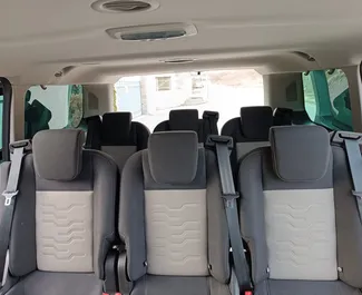 Ford Tourneo Custom 内饰，在阿尔巴尼亚 出租。一辆优秀的 8 座位车，配备 Manual 变速箱。