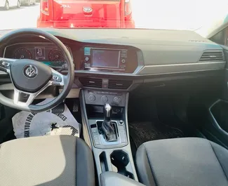 Rent a Volkswagen Jetta in 迪拜 阿联酋