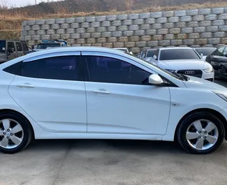 租车 Hyundai Accent #8964 Automatic 在 在都拉斯，配备 1.6L 发动机 ➤ 来自 Erald 在阿尔巴尼亚。