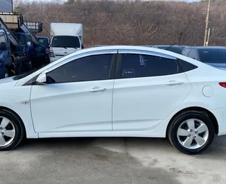 在 在阿尔巴尼亚 租赁 Hyundai Accent 2014 汽车，特点包括 ✓ 使用 Diesel 燃料和 126 马力 ➤ 起价 13 EUR 每天。