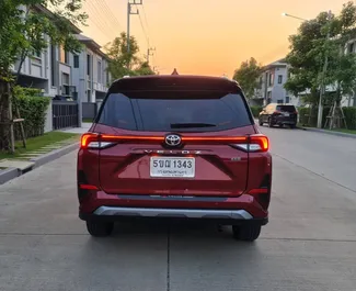 Toyota Veloz 2023 的 Petrol 1.5L 发动机，在 曼谷廊曼机场 出租。