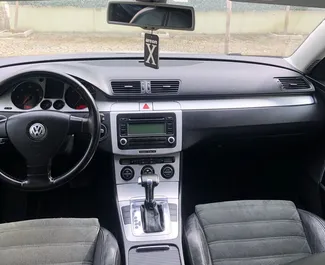 在 在阿尔巴尼亚 租赁 Volkswagen Passat Variant 2010 汽车，特点包括 ✓ 使用 Diesel 燃料和 120 马力 ➤ 起价 14 EUR 每天。