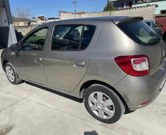 租车 Dacia Sandero #9485 Manual 在 地拉那机场，配备 1.0L 发动机 ➤ 来自 罗密欧 在阿尔巴尼亚。