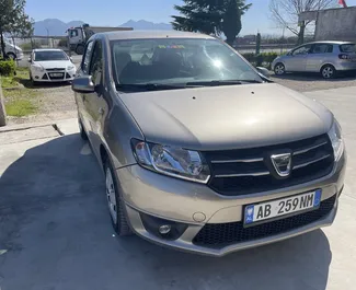 租赁 Dacia Sandero 的正面视图，地拉那机场, 阿尔巴尼亚 ✓ 汽车编号 #9485。✓ Manual 变速箱 ✓ 0 评论。