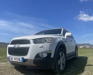 租车 Chevrolet Captiva #9482 Automatic 在 地拉那机场，配备 2.0L 发动机 ➤ 来自 罗密欧 在阿尔巴尼亚。