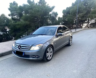 租赁 Mercedes-Benz C220 的正面视图，在都拉斯, 阿尔巴尼亚 ✓ 汽车编号 #8933。✓ Automatic 变速箱 ✓ 3 评论。