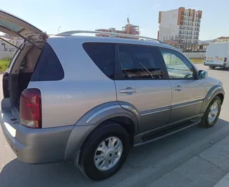 在 在阿尔巴尼亚 租赁 SsangYong Rexton 2004 汽车，特点包括 ✓ 使用 Diesel 燃料和 190 马力 ➤ 起价 38 EUR 每天。