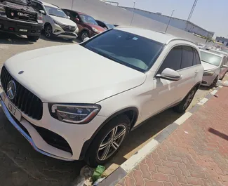 租赁 Mercedes-Benz GLC300 的正面视图，在迪拜, 阿联酋 ✓ 汽车编号 #9406。✓ Automatic 变速箱 ✓ 0 评论。