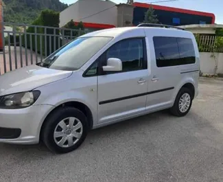 租赁 Volkswagen Caddy 的正面视图，在地拉那, 阿尔巴尼亚 ✓ 汽车编号 #4615。✓ Manual 变速箱 ✓ 5 评论。