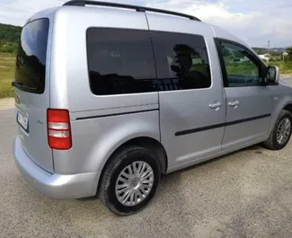 租车 Volkswagen Caddy #4615 Manual 在 在地拉那，配备 1.6L 发动机 ➤ 来自 阿图尔 在阿尔巴尼亚。