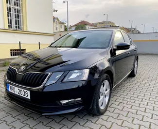 租赁 Skoda Octavia 的正面视图，在布拉格, 捷克 ✓ 汽车编号 #349。✓ Automatic 变速箱 ✓ 0 评论。