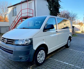 租赁 Volkswagen Transporter 的正面视图，在布拉格, 捷克 ✓ 汽车编号 #4186。✓ Manual 变速箱 ✓ 0 评论。