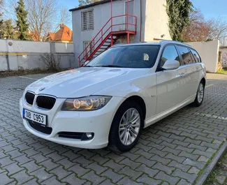 租赁 BMW 3-series Touring 的正面视图，在布拉格, 捷克 ✓ 汽车编号 #1760。✓ Automatic 变速箱 ✓ 0 评论。