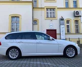 在 在捷克 租赁 BMW 3-series Touring 2011 汽车，特点包括 ✓ 使用 Petrol 燃料和 143 马力 ➤ 起价 48 EUR 每天。