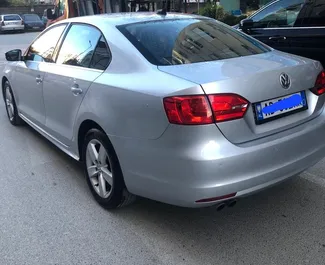 Volkswagen Jetta 2015 在 在都拉斯 可租赁，具有 unlimited 里程限制。