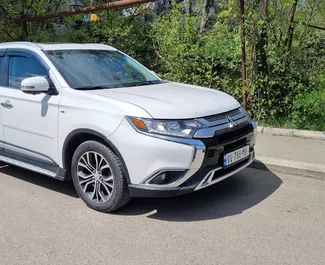 租赁 Mitsubishi Outlander Xl 的正面视图，在第比利斯, 格鲁吉亚 ✓ 汽车编号 #9706。✓ Automatic 变速箱 ✓ 1 评论。