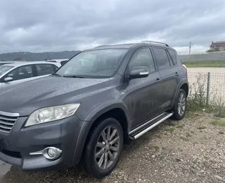 租赁 Toyota Rav4 的正面视图，地拉那机场, 阿尔巴尼亚 ✓ 汽车编号 #9725。✓ Automatic 变速箱 ✓ 1 评论。