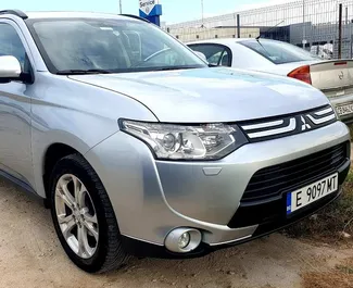 租赁 Mitsubishi Outlander 的正面视图，在布尔加斯机场, 保加利亚 ✓ 汽车编号 #9655。✓ Automatic 变速箱 ✓ 0 评论。